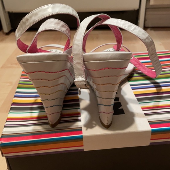 White Wedge Leather Sandals by NaNa size 7M - Picture 3 of 11